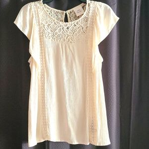 Cream Lacey Floraly Knox Rose Top Size Medium